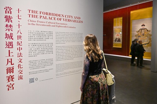 Historic treasures of China and France on show in Hong Kong! Coinciding with the 60th anniversary of diplomatic relations between China and France and the China-France Year of Cultural Tourism, the Hong Kong Palace Museum is staging “The Forbidden City and the Palace of Versailles: China-France Cultural Encounters in the Seventeenth and Eighteenth Centuries” exhibition. Featuring a diverse array of nearly 150 artefacts from these two world heritage sites, including exquisitely crafted pieces, textiles and scientific instruments, the exhibition runs until May 4, 2025.  中法歷史瑰寶匯聚香港！為慶祝中法建交60周年及中法文化旅遊年，香港故宮文化博物館呈獻「當紫禁城遇上凡爾賽宮──十七、十八世紀中法文化交流」展覽，展出紫禁城及凡爾賽宮兩大世界遺產近150件珍貴文物，包括精湛工藝品、紡織品及科學儀器等。展期至2025年5月4日，萬勿錯過！  #hongkong #brandhongkong #asiasworldcity #megaevents #megaHK #artsandculture #HKPM #TheForbiddenCityandthePalaceofVersailles  #香港 #香港品牌 #亞洲國際都會 #盛事之都 #盛事香港 #藝術與文化 #香港故宮文化博物館 #當紫禁城遇上凡爾賽宮