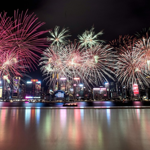 Hong Kong ushers in the #YearofTheSnake with a bang! A grand fireworks display lit up the sky over Victoria Harbour to celebrate the second day of the Chinese New Year (Jan 30). As a traditional highlight event of the festive season, thousands of people gathered along both sides of the harbour to watch the 23-minute display, starting with a thunderous opening sequence to signify the arrival of spring, and finishing with an electrifying "Dance of the Golden Snake" to bring good fortune in the year ahead. @brandhongkong wishes all our friends around the world a happy and prosperous Year of the Snake. Kung Hei Fat Choy!  全城慶祝踏入蛇年！農曆新年煙花匯演於年初二（1月30日）舉行，絢麗煙花照亮維港。作為農曆新年的焦點盛事，數以萬計名觀眾聚集維港兩岸，欣賞歷時23分鐘的煙花匯演。首幕《一元復始》場面繽紛，象徵新春到來、萬象更新，最後以熱情洋溢的《瑞蛇豐年》作結，祝願市民好運連連。香港品牌 @brandhongkong 祝各位蛇年大吉，恭喜發財！🎉🥳🎊  #hongkong #brandhongkong #asiasworldcity #festivehk #megaevents #megaHK #fireworks #YearofTheSnake #香港 #香港品牌 #亞洲國際都會 #節慶 #盛事之都 #盛事香港 #煙花 #蛇年