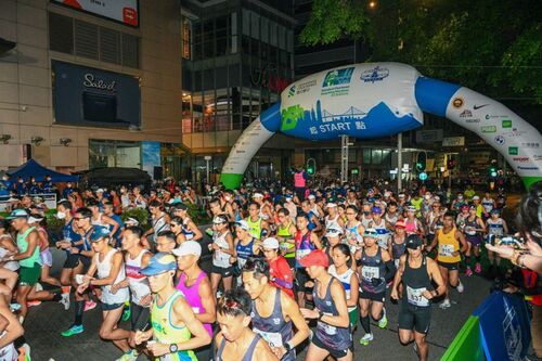 The 25th Standard Chartered Hong Kong Marathon on Feb 12 scored many firsts, among them: the first city-wide marathon since the resumption of quarantine-free travel; the highest attendance rate (94 percent) in its 25 years of history; and the next marathon will be held in November (tentatively on the 19th) this year, the first time this flagship event of Hong Kong is held twice in the same year!    Results: Marathon Winners: Philimon Kiptoo Kipchumba (Men, Kenya, 2:10:47); Fantu Eticha Jimma (Women, Ethiopia, 2:27:50) Half Marathon Winners: Wong Kai-lok (Men, Hong Kong, 1:09:50); Law Ying-chiu (Women, Hong Kong, 1:20:23) 10km Winners: Wong Tsz-To (Men, Hong Kong, 0:32:09); Choi Yan-yin (Women, Hong Kong, 0:37:21)   #hongkong #brandhongkong #asiasworldcity #dynamichk #HKMarathon #TogetherWeRunFurther #SCHKM #MegaEvent