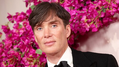 Hong Kong's creative talent grabs a share of the Oscars spotlight! See how a stunning brooch, designed by Hong Kong-based design house SAUVEREIGN and worn by Oscar-winning actor Cillian Murphy ("Oppenheimer"), took centre stage at the 96th Academy Awards in Los Angeles. Sauvereign founder and chief creator, Bertrand Mak, described it as "a significant milestone" for the brand and for Hong Kong's creative industry.   https://lnkd.in/gtT_ep9Z  #hongkong #brandhongkong #asiasworldcity #Oscars2024 #CillianMurphy #creativehk