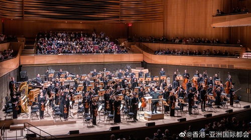 【纽约爱乐乐团7月来港献艺🎻🎼】

乐迷注意！享誉全球的纽约爱乐乐团继2008年后再度来港献艺，于7月4至5日在香港文化中心举行两场音乐会，首场更有国际知名小提琴家希拉莉．汉恩的精湛演出。纽约爱乐乐团是世界上历史最悠久的交响乐团之一，历来获奖无数、成就斐然，各位音乐爱好者万勿错过！

图 ​