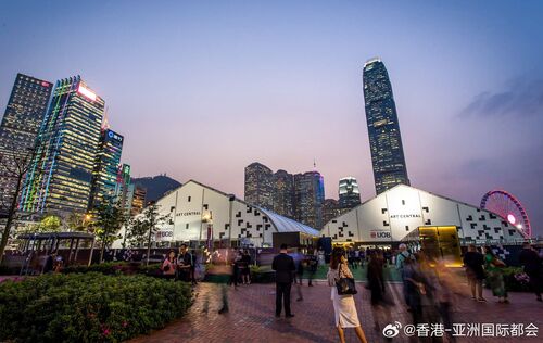 Art Central 将回归香港中环海滨活动空间（3月28日至31日）！把握机会体验来自98个国际与本地顶尖画廊的一系列名家作品，认识一众当代艺术家，并参与多场于现场举行的多元化艺术表演、讲座和导赏活动。关注香港品牌，了解更多文化艺术资讯。 

相片：Art Central
了解更多：http://t.cn/A6V50F2w

图1 ​