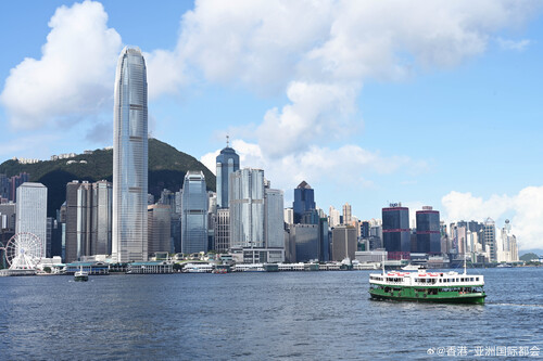 香港昨日（2月18日）公布新一轮人才清单已完成更新，共涵盖60项本地人才短缺的专业。新的人才清单将由3月1日起生效，新增专业包括会计业专才、伊斯兰金融专才、资深大宗商品交易专才、资深系统架构师、专利专业人员、法律知识工程师、验船师、绿色航运专业人士和飞机维修工程师。人才清单计划旨在吸引 ​