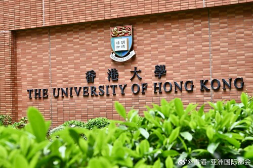 国际高等教育机构QS发布2025年世界大学学科排名，香港有6个学科排名全球前10名。同时，香港在多项指标中取得显著进步，是进步最大的地区，香港9间院校的231学科当中有68%排名上升，印证香港正发展成为亚洲的国际教育枢纽。了解更多︰http://t.cn/A6Tptm45 

图1：香港大学有4个学科位列全球十大：牙医 ​